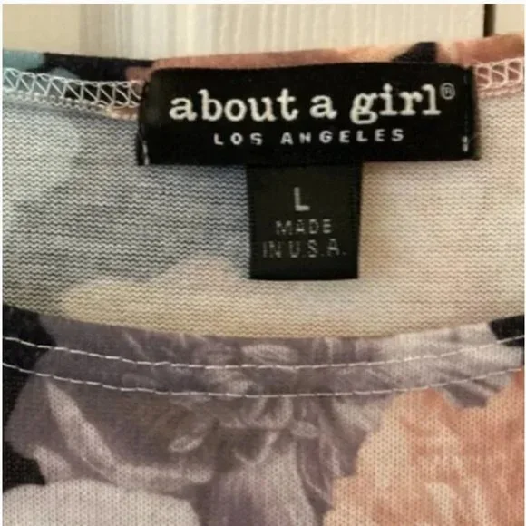 About A Girl Floral Top Juniors Size Large - Picture 3 of 5